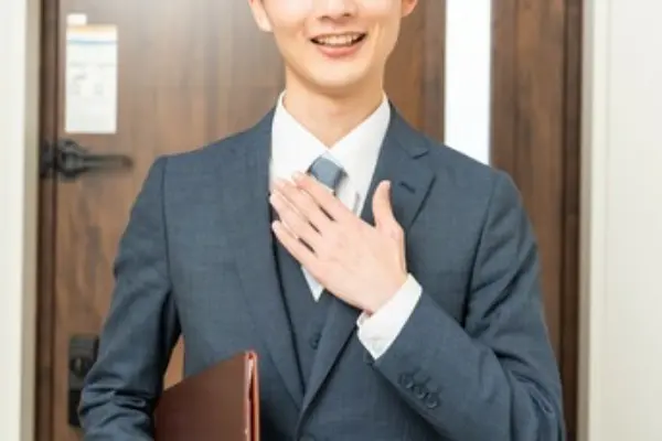 訪問する男性